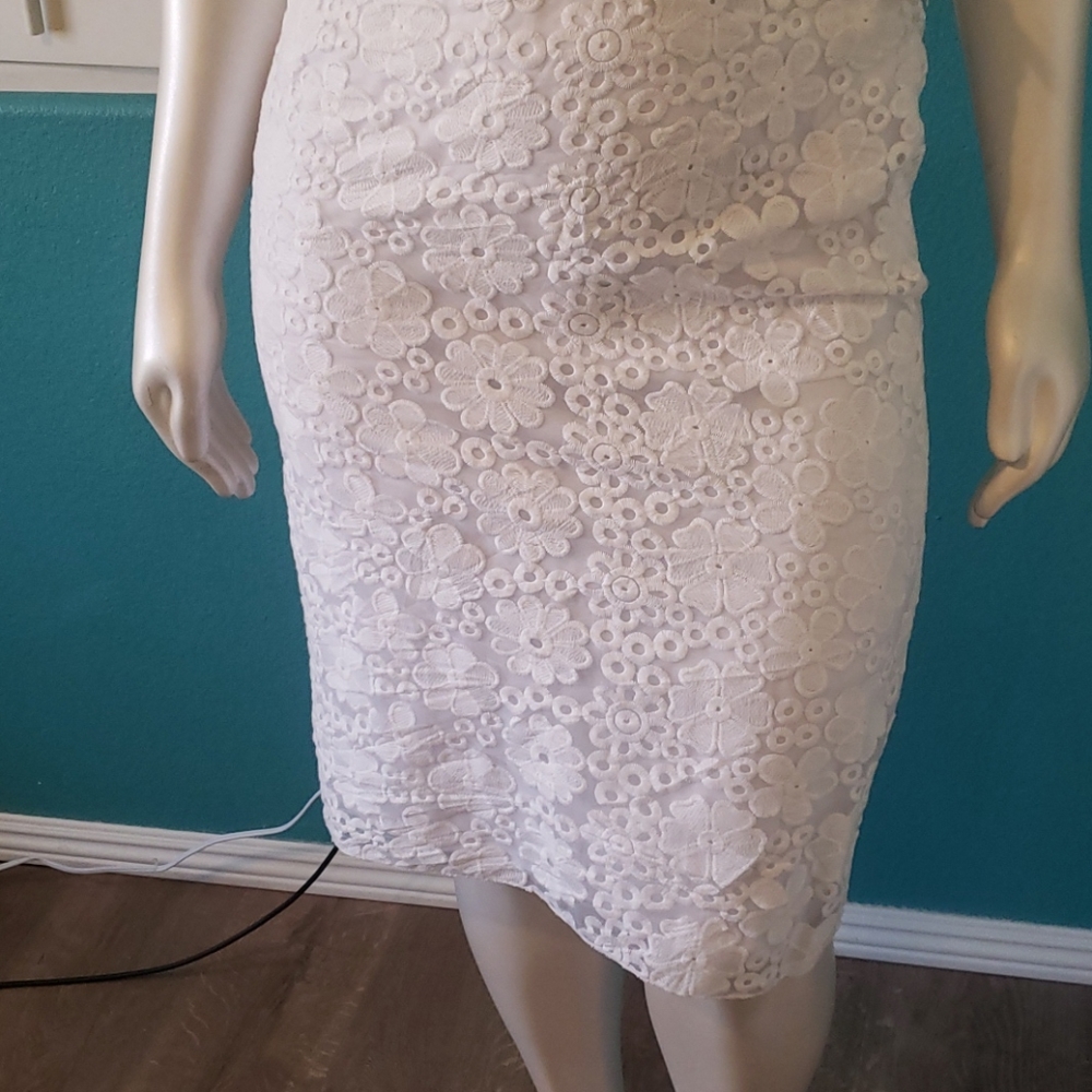 Beautiful White eyelet lace skirt size 18